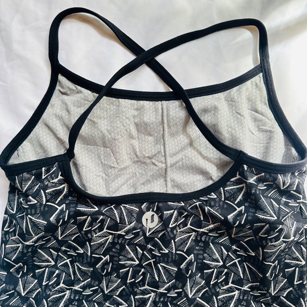 Low Eight Tank Top Built in Bra Active Wear Black & White Tank Size S - Picture 5 of 7